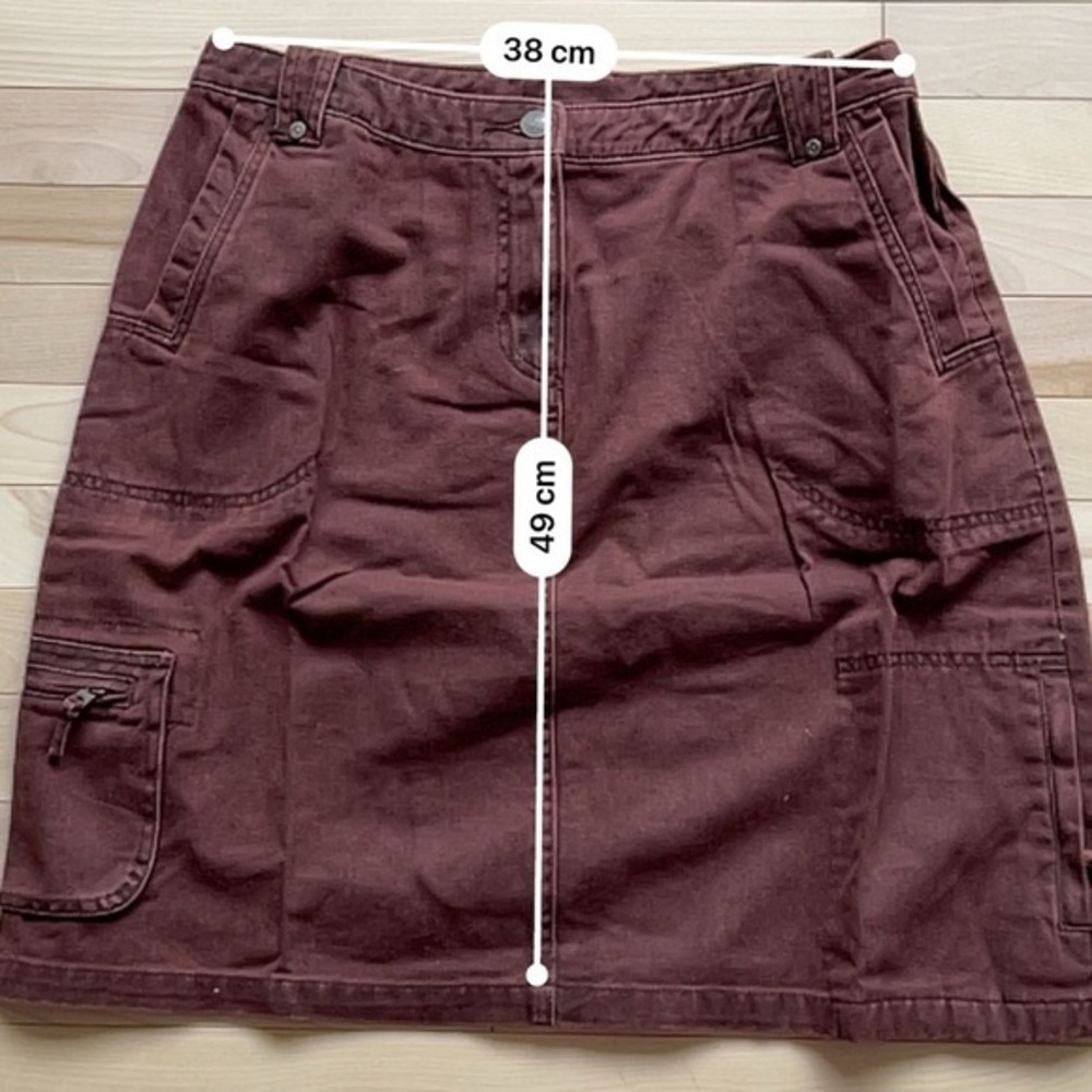 Discover timeless elegance with this Woolrich skirt in size 12 - Picture 3 of 4